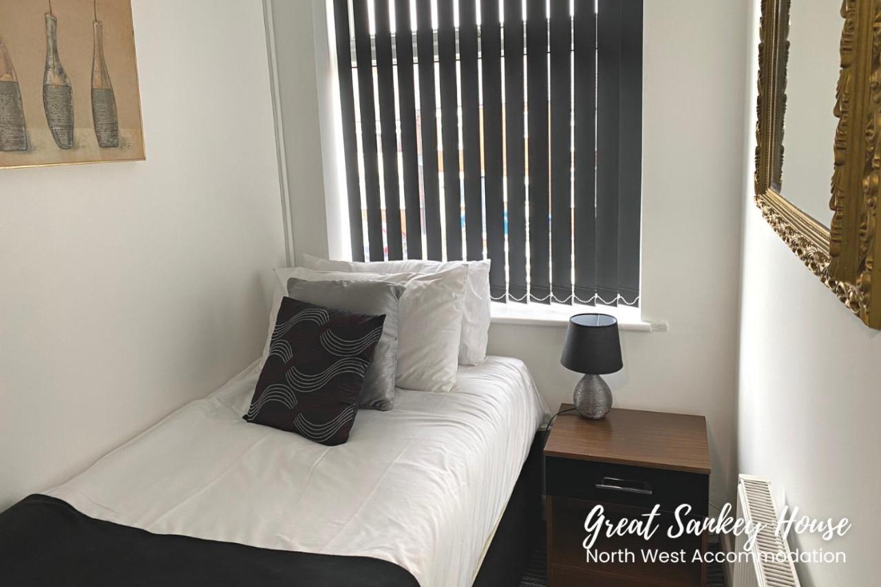 Great Sankey Serviced Accommodation Warrington Extérieur photo